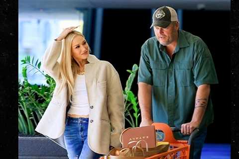 Gwen Stefani and Blake Shelton Shop Together Amid Divorce Rumors