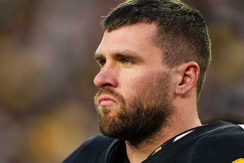 T.J. Watt Hospitalized With Lung Issue, Game Status Unknown