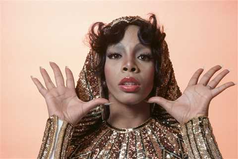 Donna Summer Posthumously Inducted Into Songwriters Hall of Fame: ‘I Know That She’s Very Happy …..