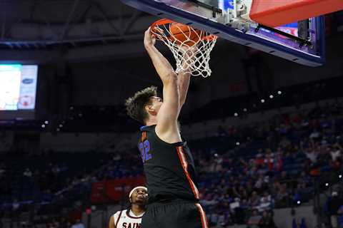 7-foot-9 Olivier Rioux makes college basketball history