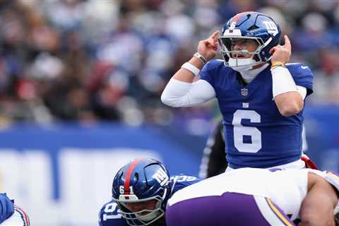 NFL Week 17 early predictions, odds: Best bets, picks to target before lines move