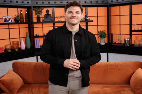 Hunky ex-Long Island star QB scores as Hallmark’s new ‘Mr. Christmas’