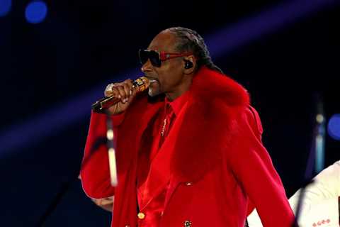 Snoop Dogg Headlines Netflix’s NFL Christmas Entertainment Spot With Huntr/x, Andrea Bocelli &..