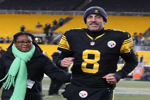 Aaron Rodgers gives his Steelers linemen $20K vehicles for Christmas: ‘Gift of horsepower’