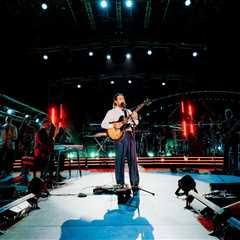 Matt Corby Performs Emotional NYE Tribute to Sydney Shooting Victims