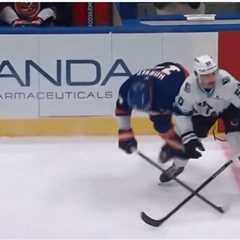 Bo Horvat suffers apparent injury in Islanders worry