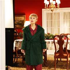 Ariana Grande in ‘Home Alone’: See What It Really Took to Pull Off One of the Most Elaborate ‘SNL’..