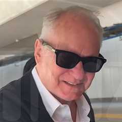 Stellan Skarsgård Reveals He Got Absolutely Wasted at Golden Globes