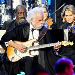 Thousands of Fans Celebrate Life of Legendary Grateful Dead Guitarist Bob Weir in San Francisco