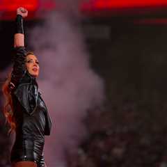Becky Lynch on Dream Matches, In-Ring Immortality & Life in WWE With Seth Rollins