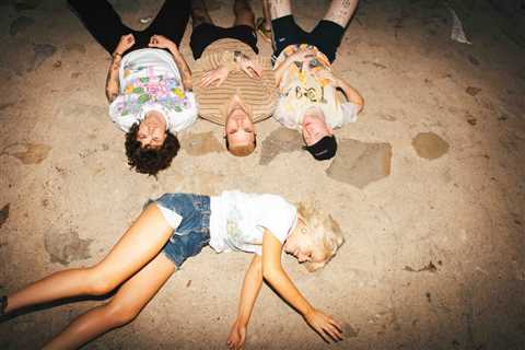 Amyl and The Sniffers’ Singer Launches Lawsuit Against Photographer
