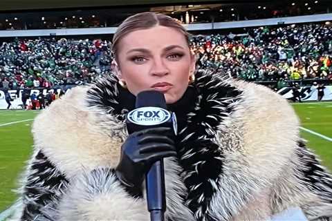 Erin Andrews’ massive faux fur coat riles up fans during 49ers-Eagles playoff clash