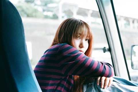 Lilas Talks New Solo Album ‘Laugh,’ Balancing Two Identities & Finding Her Voice