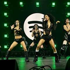 Just in Time For Valentine’s Day, Spotify Shares Which Love-Themed Lyrics From Taylor Swift, Djo..