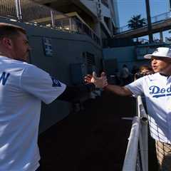 Dodgers ease into spring after feeling effects of World Series hangover