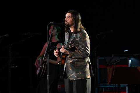 Noah Kahan Documentary Set for Netflix Debut