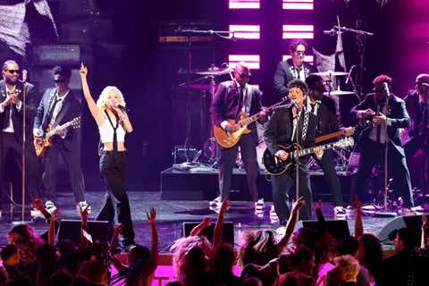 ROSÉ & Bruno Mars Open 2026 Grammys With Hard Rock Reimagining of ‘APT.’