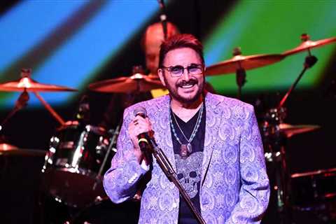 Three Dog Night Frontman Chuck Negron Dead at 83