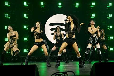 Just in Time For Valentine’s Day, Spotify Shares Which Love-Themed Lyrics From Taylor Swift, Djo..