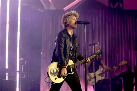 Green Day’s Billie Joe Armstrong Encourages ICE Agents to ‘Quit That S—ty Job’ at Super..