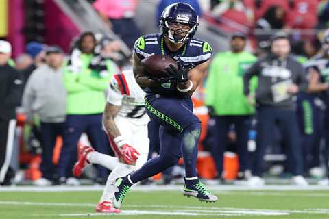 Seahawks’ Jaxon Smith-Njigba briefly exits Super Bowl 2026 for concussion test