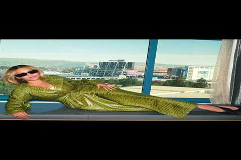 Beyonce Debuted a New Bob Hairstyle in a Green Croc-Embossed Rowen Rose Trench at the 2026 Super..