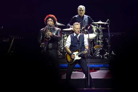 Bruce Springsteen & The E Street Band to Launch Land of Hope & Dreams Tour ‘in Defense of America’