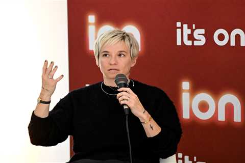 Former US soccer star Megan Rapinoe rips men’s hockey players, Trump for ‘trash’ remark on women’s..
