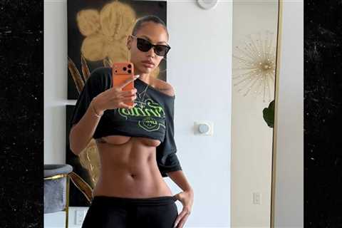 Kysre Gondrezick Flaunts Major Underboob In Stunning Mirror Selfie