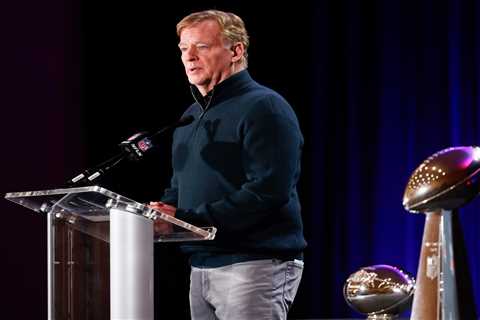NFL salary cap tops $300 million for first time ahead of of free agency