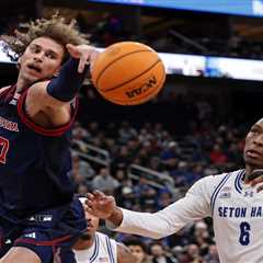 Ruben Prey gives St. John’s big lift off bench in win