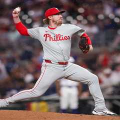 Phillies pitcher collapses during bullpen session in frightening scene