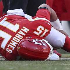 Patrick Mahomes throws in new video as Chiefs star rehabs from ACL injury