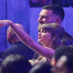 Travis Kelce joins Taylor Swift for iHeartRadio Music Awards show