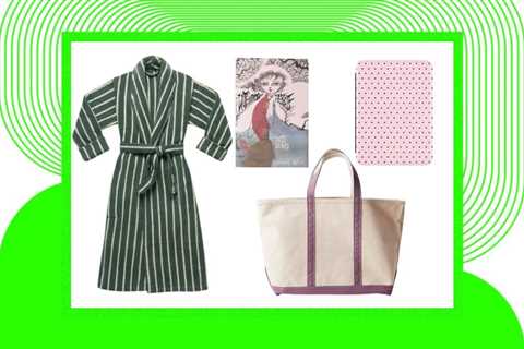 From Kitty-Shaped Heated Pillows to Cute Annotation Kits: The 20 Best Gifts for Book Lovers