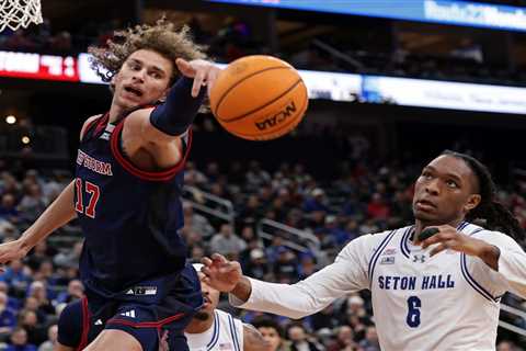 Ruben Prey gives St. John’s big lift off bench in win