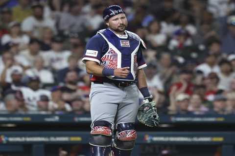 Cal Raleigh tells his side of wild WBC handshake spat with Randy Arozarena