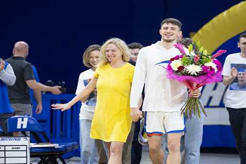 Hofstra’s German Plotnikov inspired by ‘warrior’ mom after leaving Belarus to chase March Madness..