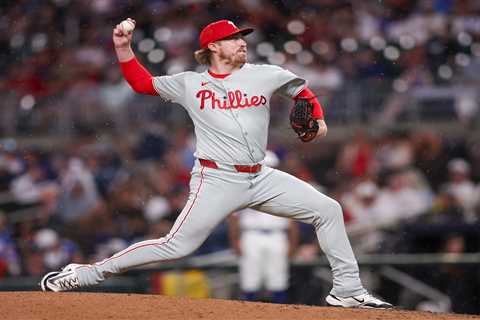 Phillies pitcher collapses during bullpen session in frightening scene