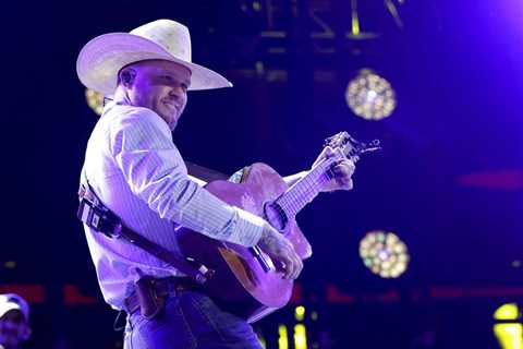 Cody Johnson Sets RodeoHouston Attendance Record as Carín Leon & Carrie Underwood Join His Show