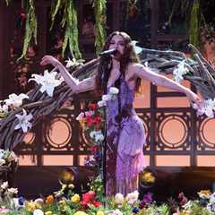 Anitta Shines With ‘Choka Choka’ and ‘Varias Quejas’ in ‘SNL’ Debut: Watch