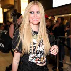 Who Would’ve Thought? Avril Lavigne Covers Alanis Morissette’s ‘Ironic’ for Canadian..