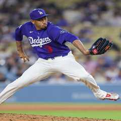 With Edwin Díaz injured, who will Dodgers use to get saves now?