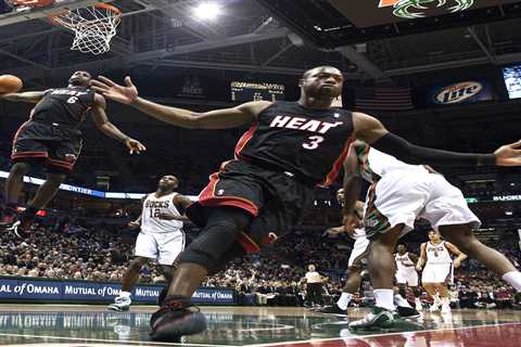 Austin Reaves explains why he failed to recreate the iconic Dwyane Wade-LeBron James photo after..
