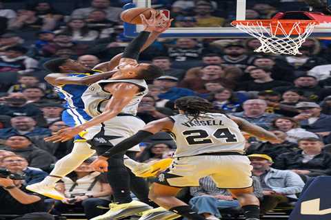 Opposite-handed free throw, 47-minute effort highlight Warriors’ extreme lengths in loss to Spurs