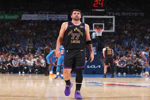 Luka Doncic leaves Lakers-Thunder with left hamstring injury