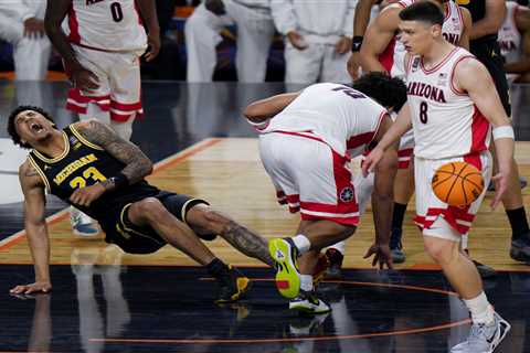 Michigan’s Yaxel Lendeborg suffers worrisome ankle injury but returns in bizarre Final Four scenario