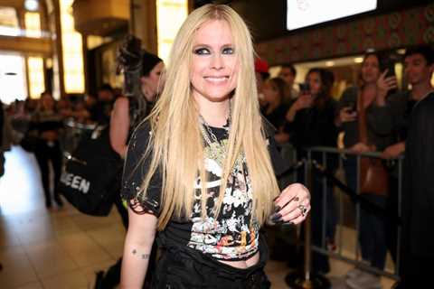 Who Would’ve Thought? Avril Lavigne Covers Alanis Morissette’s ‘Ironic’ for Canadian..