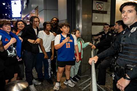 Knicks fans can hurl eggs at comedian in Hawks garb in wild NBA playoff stunt