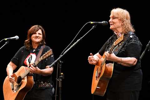 Indigo Girls’ Emily Saliers Reveals Cervical Dystonia and Essential Tremor Diagnoses: ‘My Voice..